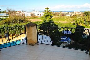 Villa Brooklands by Amy Villas