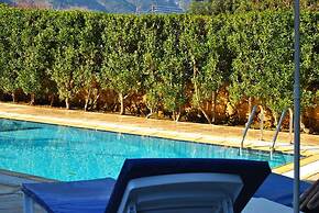 Villa Brooklands by Amy Villas