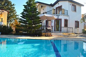 Villa Brooklands by Amy Villas