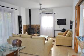 Villa Brooklands by Amy Villas