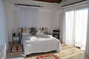 Villa Brooklands by Amy Villas