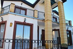 Villa Brooklands by Amy Villas