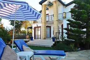 Villa Brooklands by Amy Villas