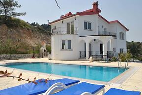 Villa Bueno by Amy Villas