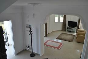 Villa Bueno by Amy Villas