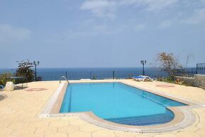 Villa Bueno by Amy Villas