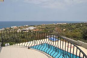 Villa Bueno by Amy Villas