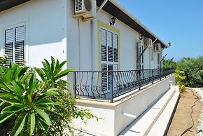 Villa Butterfly by Amy Villas