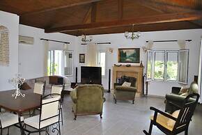 Villa Butterfly by Amy Villas