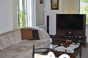 Villa Butterfly by Amy Villas