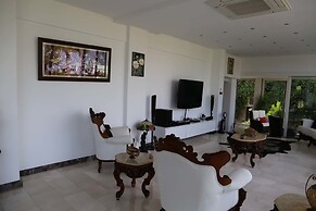 Villa Deluxe by Amy Villas