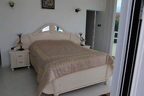 Villa Deluxe by Amy Villas