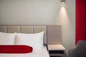 Ramada by Wyndham West Edmonton Hotel & Suites