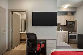 Ramada by Wyndham West Edmonton Hotel & Suites