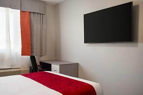 Ramada by Wyndham West Edmonton Hotel & Suites