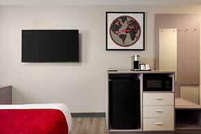 Ramada by Wyndham West Edmonton Hotel & Suites