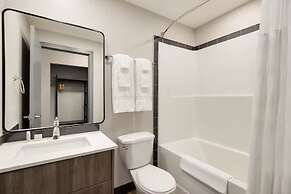 Ramada by Wyndham West Edmonton Hotel & Suites
