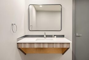 Ramada by Wyndham West Edmonton Hotel & Suites