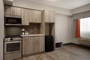 Ramada by Wyndham West Edmonton Hotel & Suites