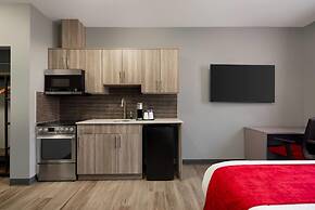 Ramada by Wyndham West Edmonton Hotel & Suites