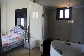 Quiet Comfy and Epic Seaview
