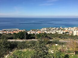 Quiet Comfy and Epic Seaview