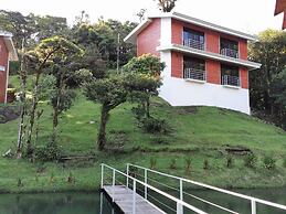 Burbi Lake Lodge Monteverde