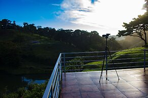 Burbi Lake Lodge Monteverde