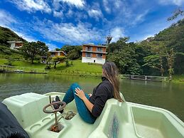 Burbi Lake Lodge Monteverde