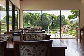 Burbi Lake Lodge Monteverde