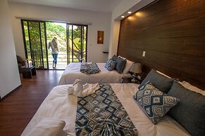Burbi Lake Lodge Monteverde
