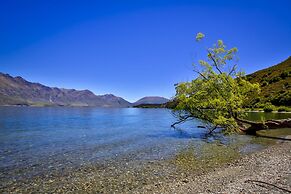 Lakeside Bliss