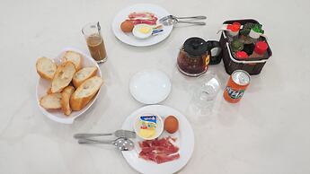 Aladdin Hotel and Apartment