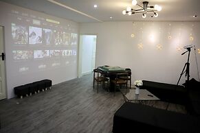 Qing Apartment Family Theatre
