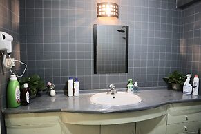 Qing Apartment Family Theatre