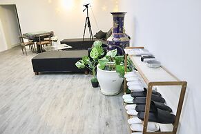 Qing Apartment Family Theatre