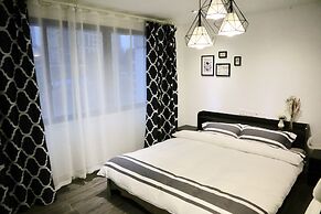 Qing Apartment Family Theatre