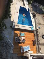 Neni Apartments