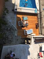 Neni Apartments