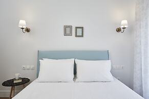 Luxury n Chic Athens Museum Apt