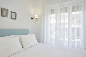 Luxury n Chic Athens Museum Apt