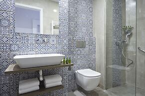 Luxury n Chic Athens Museum Apt