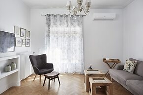 Luxury n Chic Athens Museum Apt