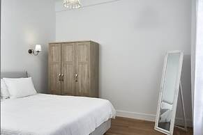 Luxury n Chic Athens Museum Apt