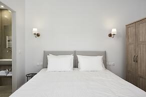 Luxury n Chic Athens Museum Apt