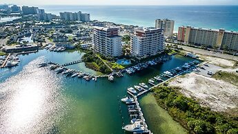 Harbor Landing 201a 3 Bedroom Condo by RedAwning