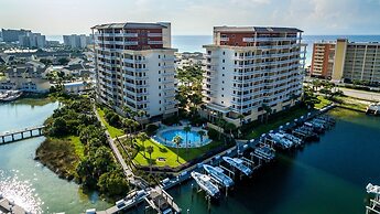 Harbor Landing 201a 3 Bedroom Condo by RedAwning