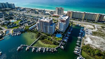 Harbor Landing 201a 3 Bedroom Condo by RedAwning