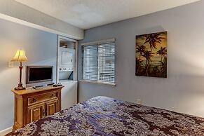 Ocean View Condo Steps Away from Beach, Access to Salt Water Pool by R