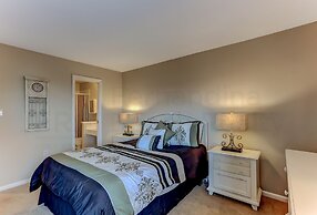 Ocean View Condo Steps Away from Beach, Access to Salt Water Pool by R